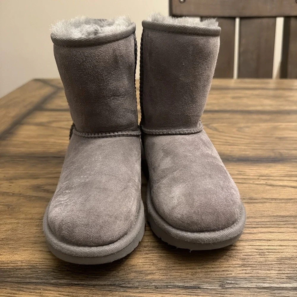 Kids Size 13C Uggs Grey Suede …G5